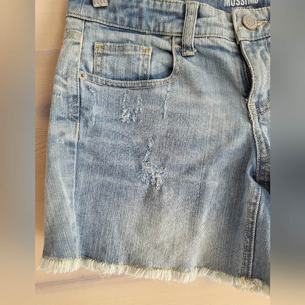 Mossimo Supply Co Distressed Cut-Off Faded Denim Shorts size 7 Juniors EUC - Picture 5 of 7